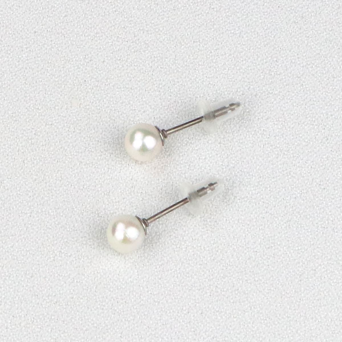 ベビースタッドピアス